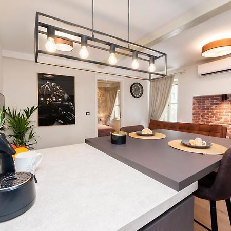 Dc II Downtown Apartment Rovinj Bagian luar foto