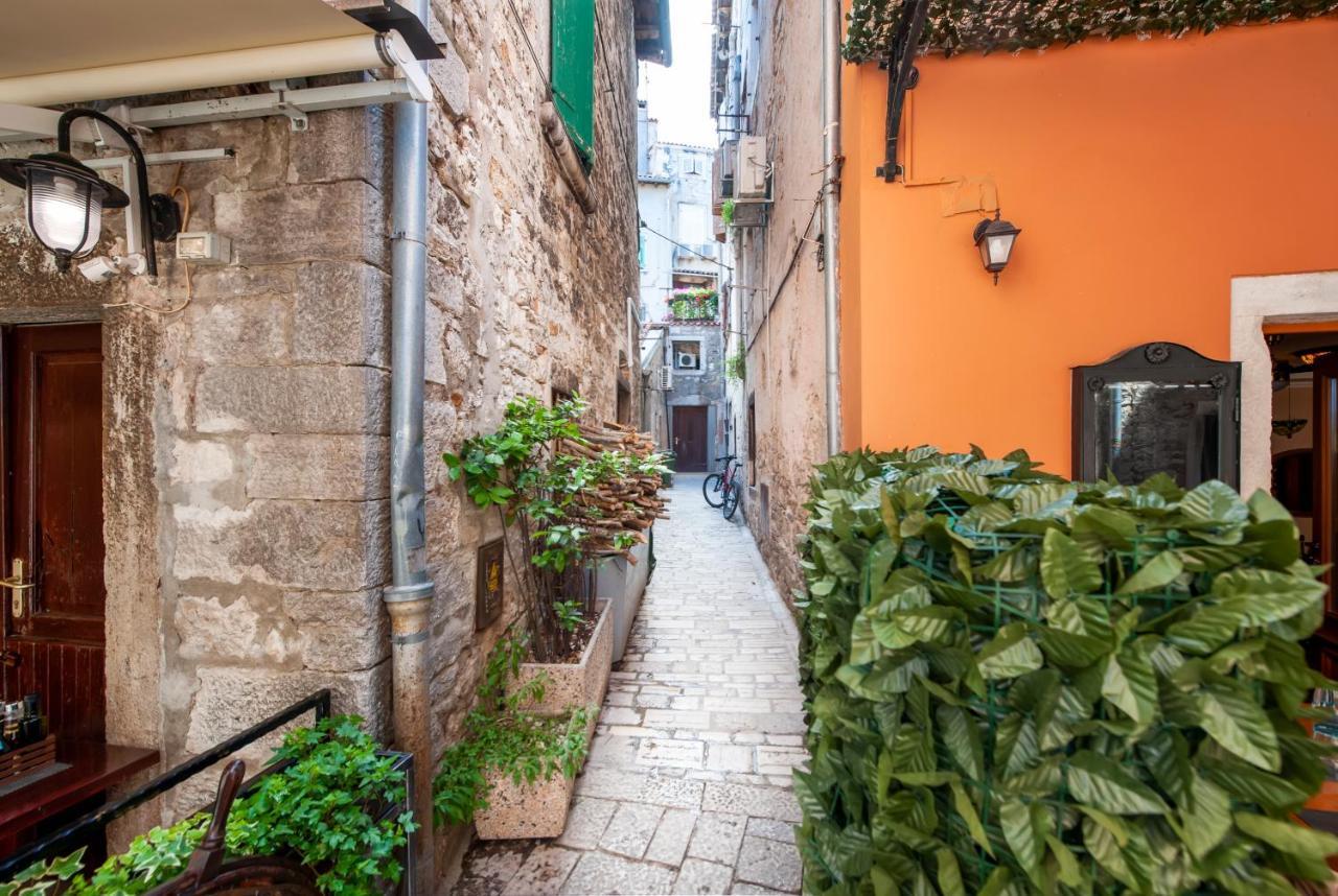 Dc II Downtown Apartment Rovinj Bagian luar foto
