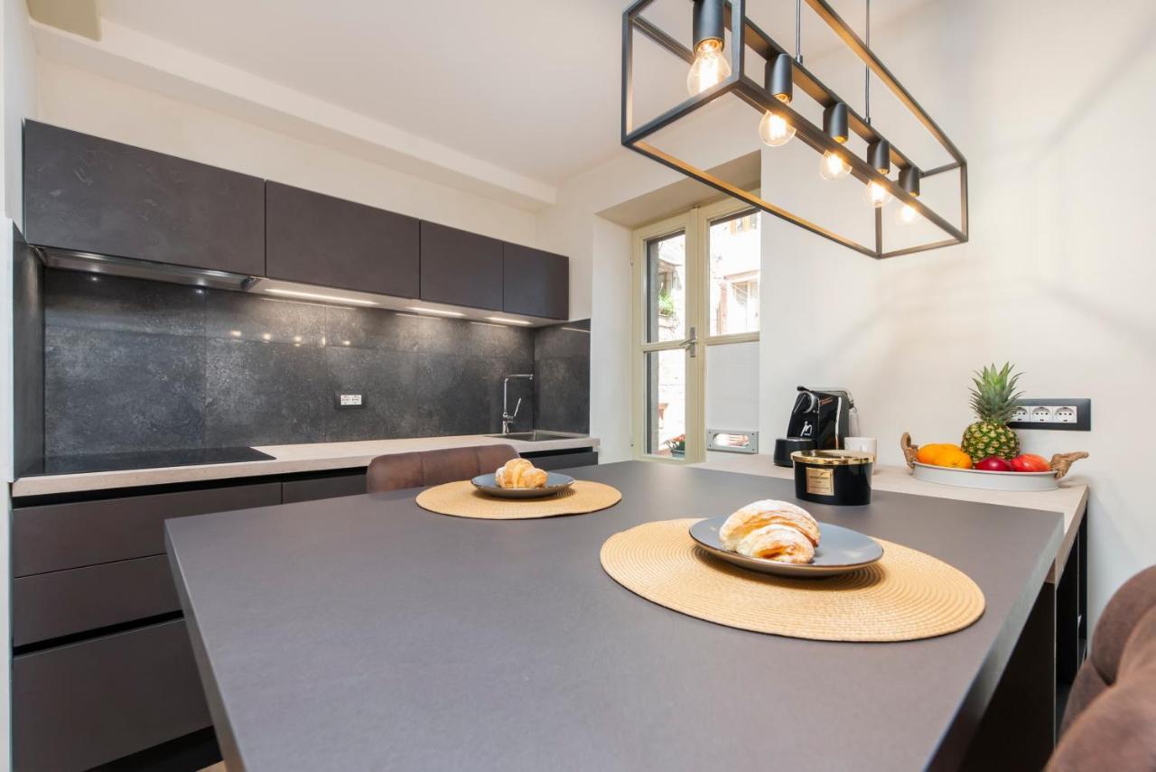 Dc II Downtown Apartment Rovinj Bagian luar foto