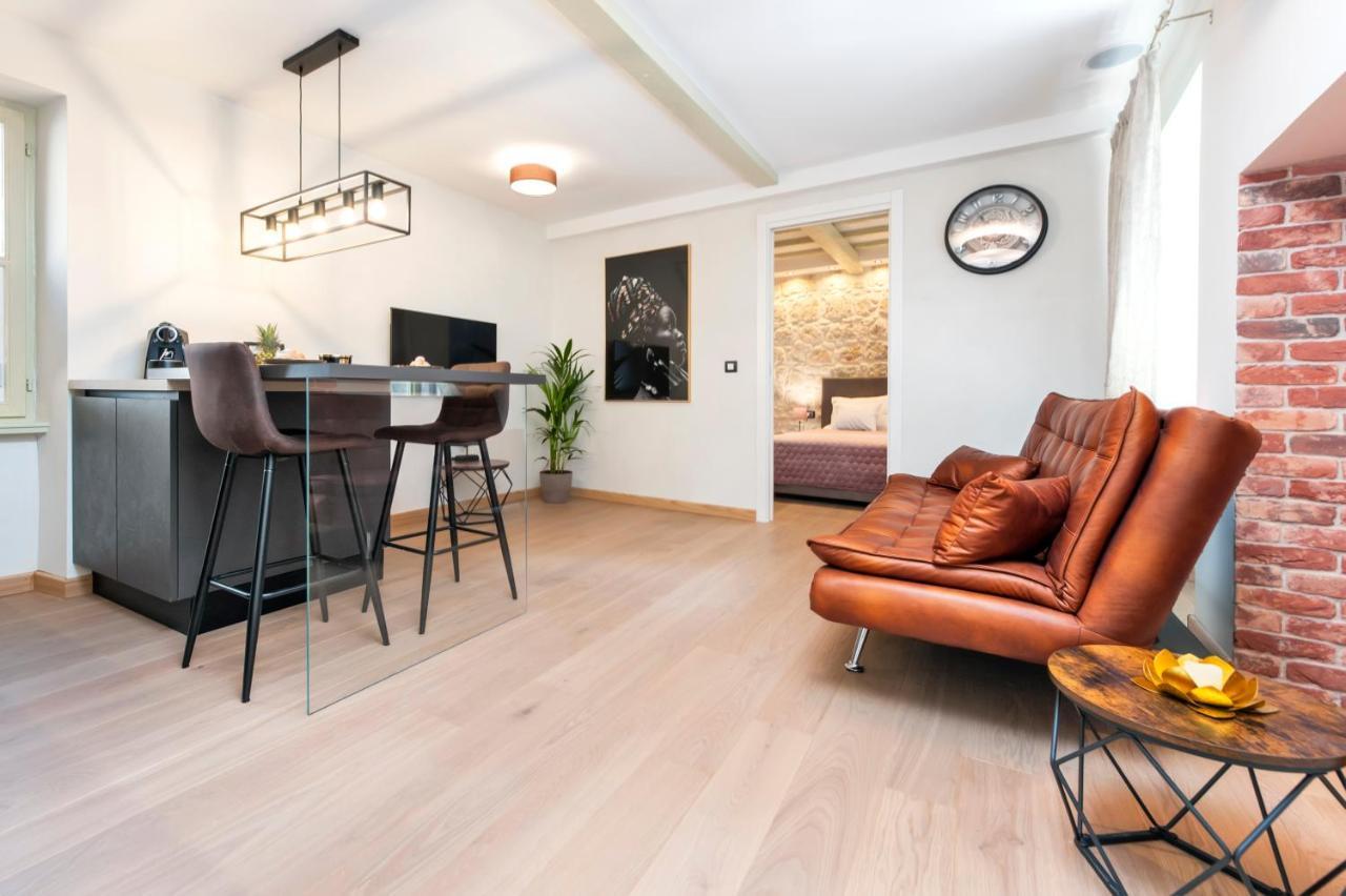 Dc II Downtown Apartment Rovinj Bagian luar foto