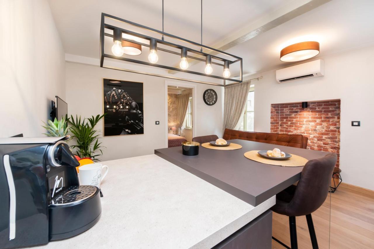 Dc II Downtown Apartment Rovinj Bagian luar foto